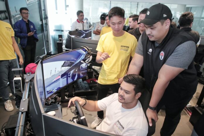 Menteri Pemuda dan Olahraga Republik Indonesia (Menpora RI) menghadiri sekaligus membuka Menpora Sim Racing Championship 2023 di Kantor Lembaga Pengelolaan Dana dan Usaha Keolahragaan (LPDUK), Jalan Radio 1 Nomor 13, Kramat Pela, Kebayoran Lama, Jakarta, Minggu (10/9). Kejuaraan seleksi pembalap nasional digital motorsport ini diinisiasi LPUDK bekerja sama JMX Phantom