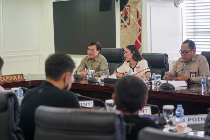 Kementerian Pemuda dan Olahraga Republik Indonesia (Kemenpora RI) terus mempersiapkan penyelenggaraan Festival Pemuda Indonesia 2023. Langkah yang dilakukan yaitu dengan menggelar rapat berkala bersama pihak panitia, sebagaimana pada Rabu (6/9) siang di Lantai 10 Graha Kemenpora, Senayan, Jakarta Pusat