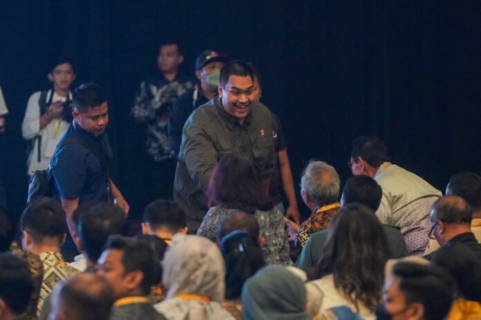 Menteri Pemuda dan Olahraga Republik Indonesia (Menpora RI) Dito Ariotedjo mendampingi Presiden Joko Widodo membuka Main Event Sewindu