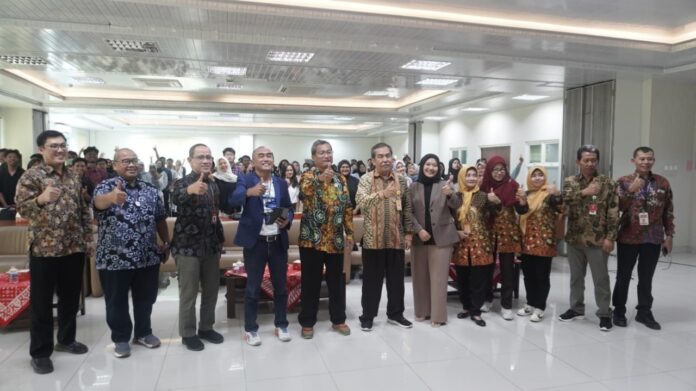 Kementerian Pemuda dan Olahraga Republik Indonesia (Kemenpora RI) bekerja sama dengan Universitas Negeri Semarang (Unnes) kembali mengadakan kuliah Wira Muda di Semarang, Jawa Tengah. Kuliah yang diikuti oleh lebih dari 330 peserta secara luring dan daring ini mengangkat tema “Change Your Self to be Smart Entrepreneur