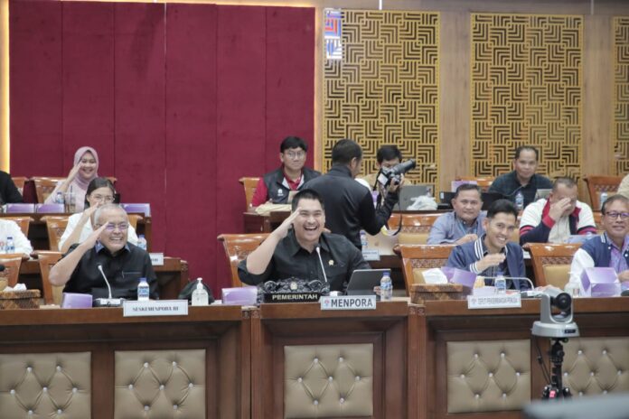 Menteri Pemuda dan Olahraga Republik Indonesia (Menpora RI) Dito Ariotedjo bersama jajaran Eselon I dan II Kemenpora melakukan Rapat Kerja (Raker) dengan Komisi X DPR RI, di Ruang Rapat Komisi X DPR RI, Senayan, Jakarta, Selasa (5/9) sore. Raker kali ini untuk membahas tentang RKAK/L Kemenpora Tahun 2024 dan Usulan Program-Program yang didanai oleh Dana Alokasi Khusus (DAK)