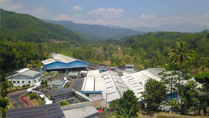foto pabrik aqua subang