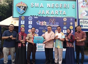 Komunitas Lari SMAN 8 Jakarta Bantu Sekolah dengan Renovasi Ruang UKS