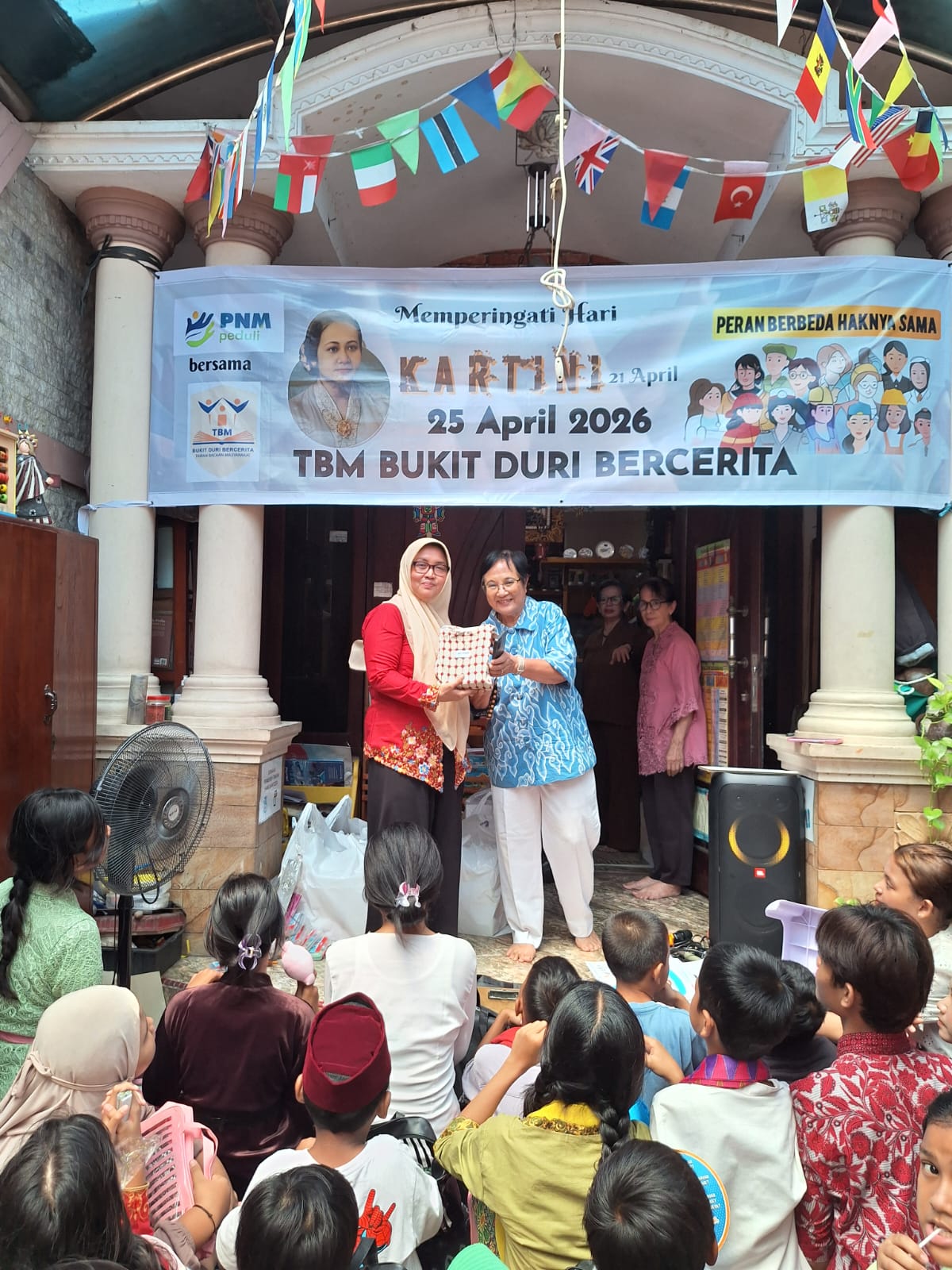Kemeriahan Peringatan Hari Kartini di TBM Bukit Duri Bercerita