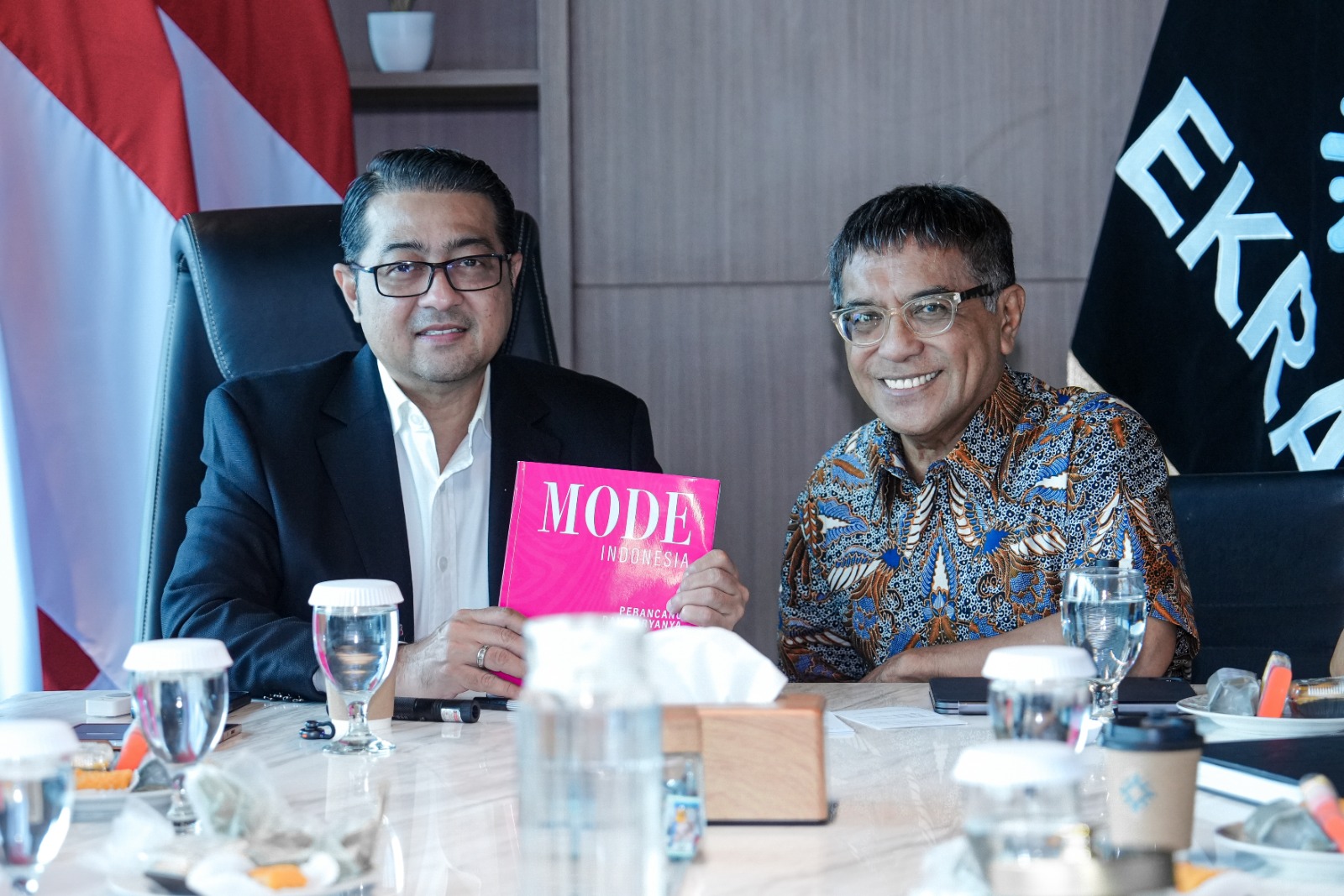 Menteri Ekraf Dukung Buku ‘Mode Indonesia’ sebagai Referensi Fesyen Nasional