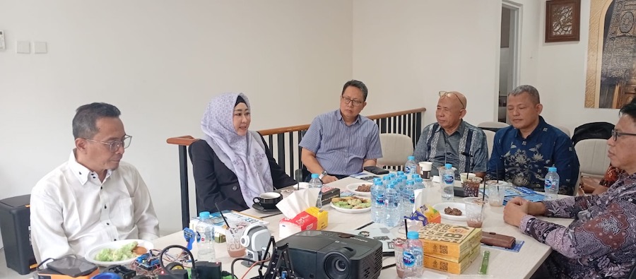 DR Lisda Hendrajoni Bentuk Forum Komunikasi PKBM Digital Indonesia