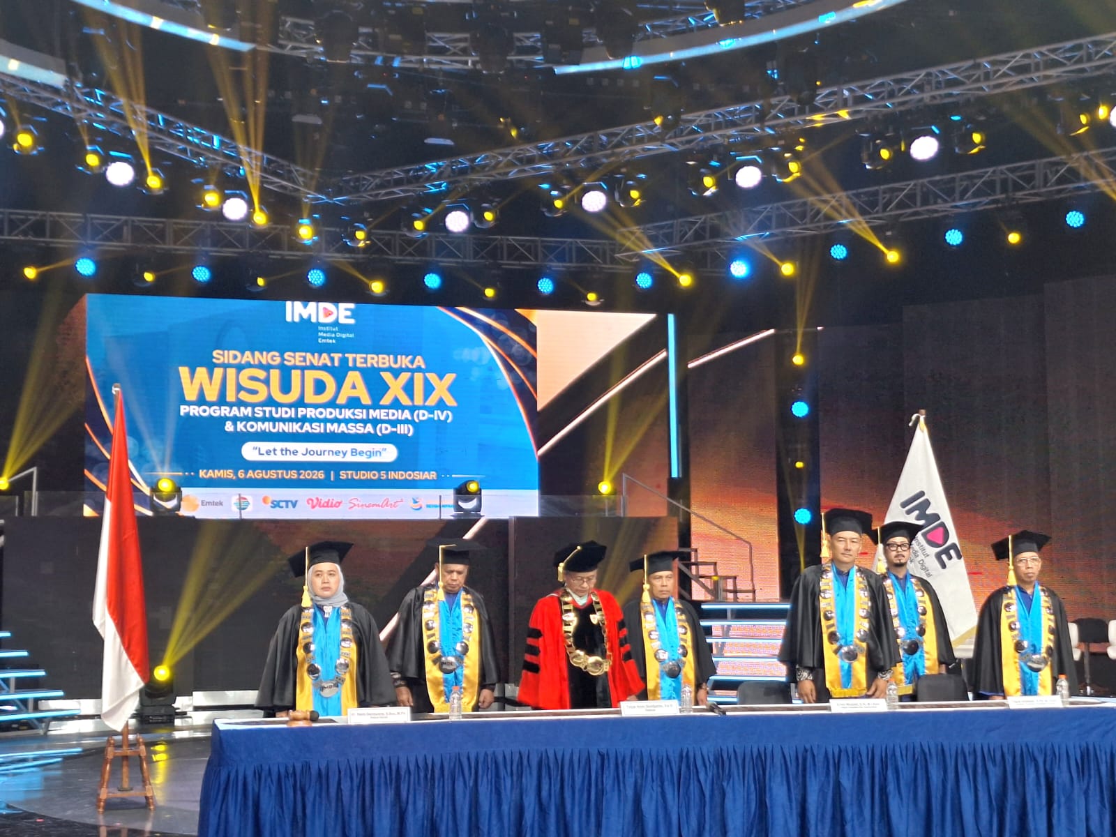 Wisuda ke-XIX IMDE Dihadiri Dirut Indosiar dan Pimpinan Yayasan Indosiar serta Petinggi EMTEK, Rektor IMDE: Wisuda Awal Perjalanan ke Dunia Kerja