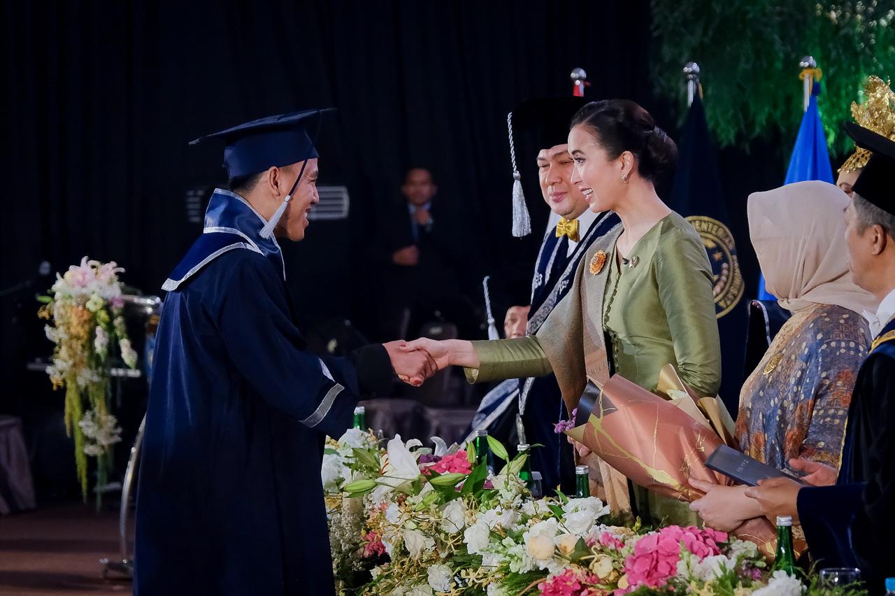 Menpar Dorong Wisudawan Poltekpar NHI Bandung Jadi Generasi Pariwisata yang Kritis dan Berintegritas