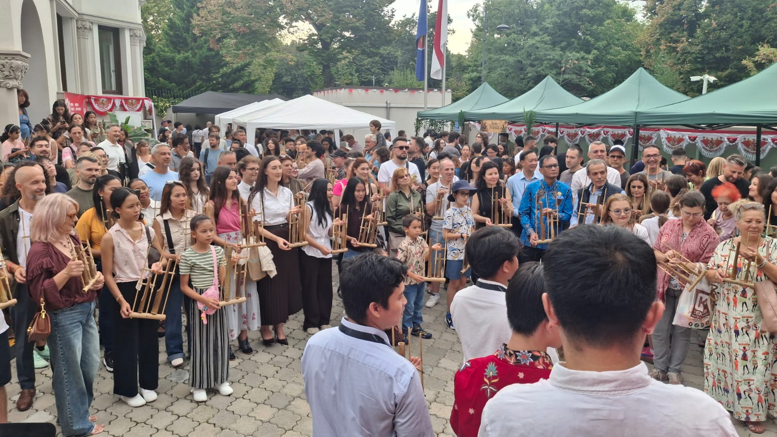 Dari Angklung hingga Nasi Padang, Festival Indonesia Memikat 1.200 Pengunjung di Bucharest