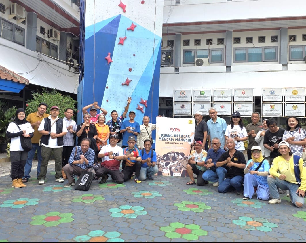 Buku “EXPA Ruang Belajar Menjadi Manusia: Perjalanan Pecinta Alam” Terobosan Luar Biasa Alumni SMAN 8 Jakarta